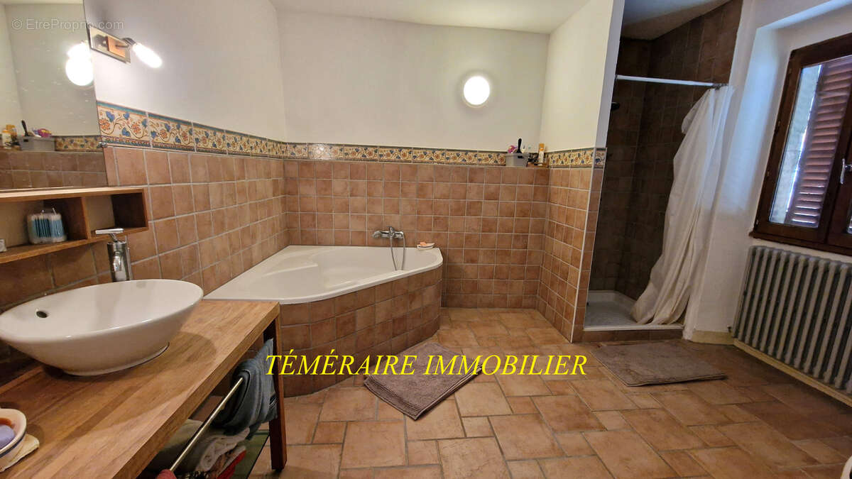 SIROD - Maison mitoyenne de 165m2 - photo 10