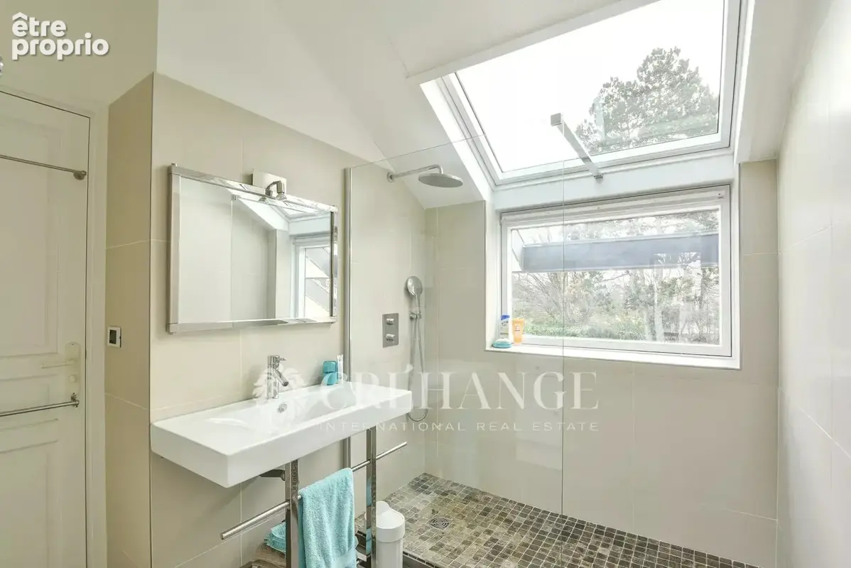 LE VESINET - LAC INFERIEUR - Maison familiale 262 m² - Jardin 1250m² - Piscine - photo 17