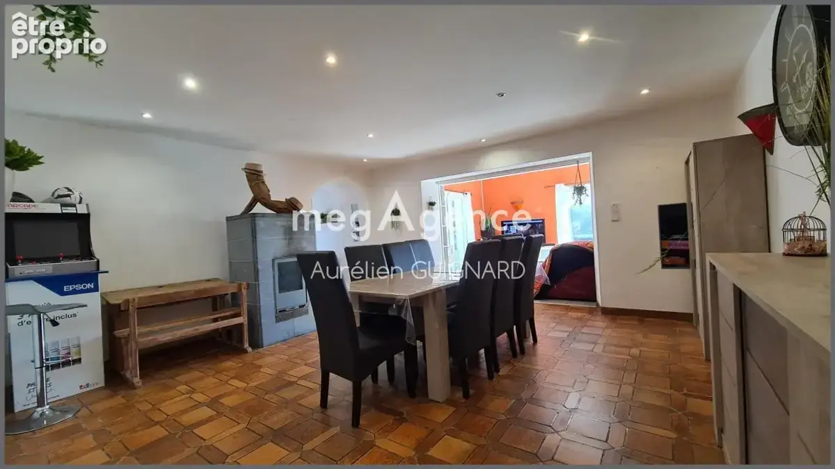 3 chambres, 1 dépendance offant un bel espace en pelouse avec une mare - photo 4
