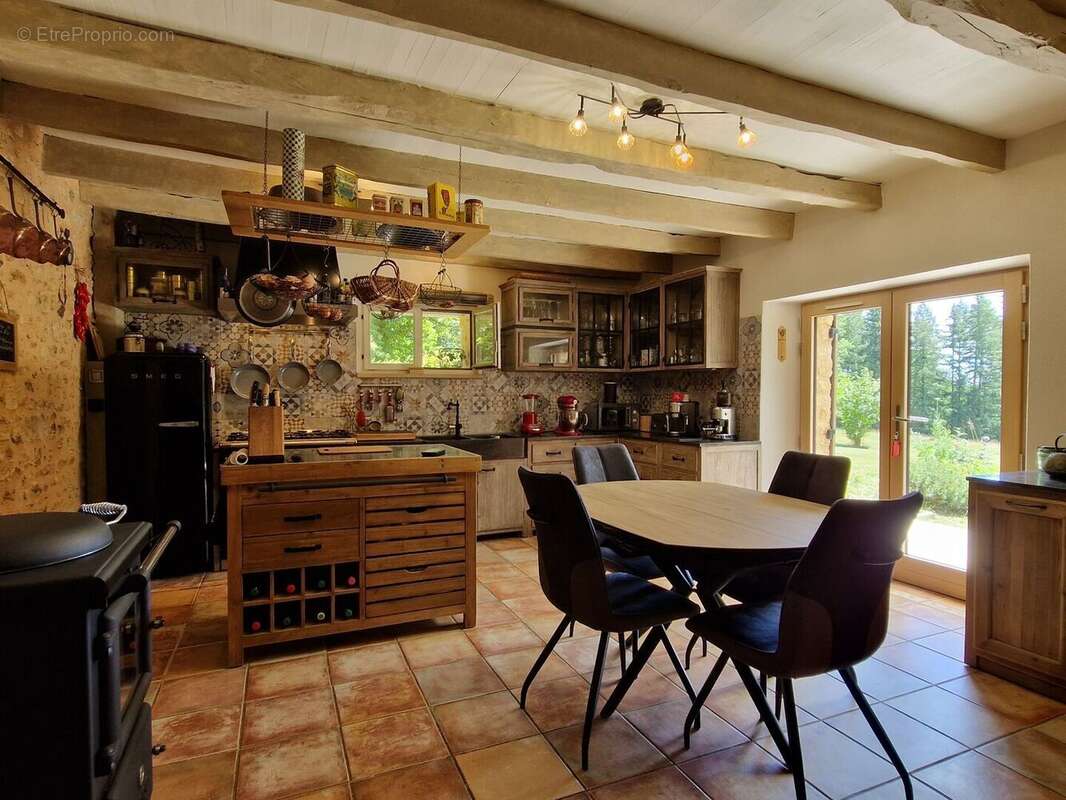 Ensemble périgordin rénové, ses deux roulottes et terrain de plus de 4 ha. - photo 16
