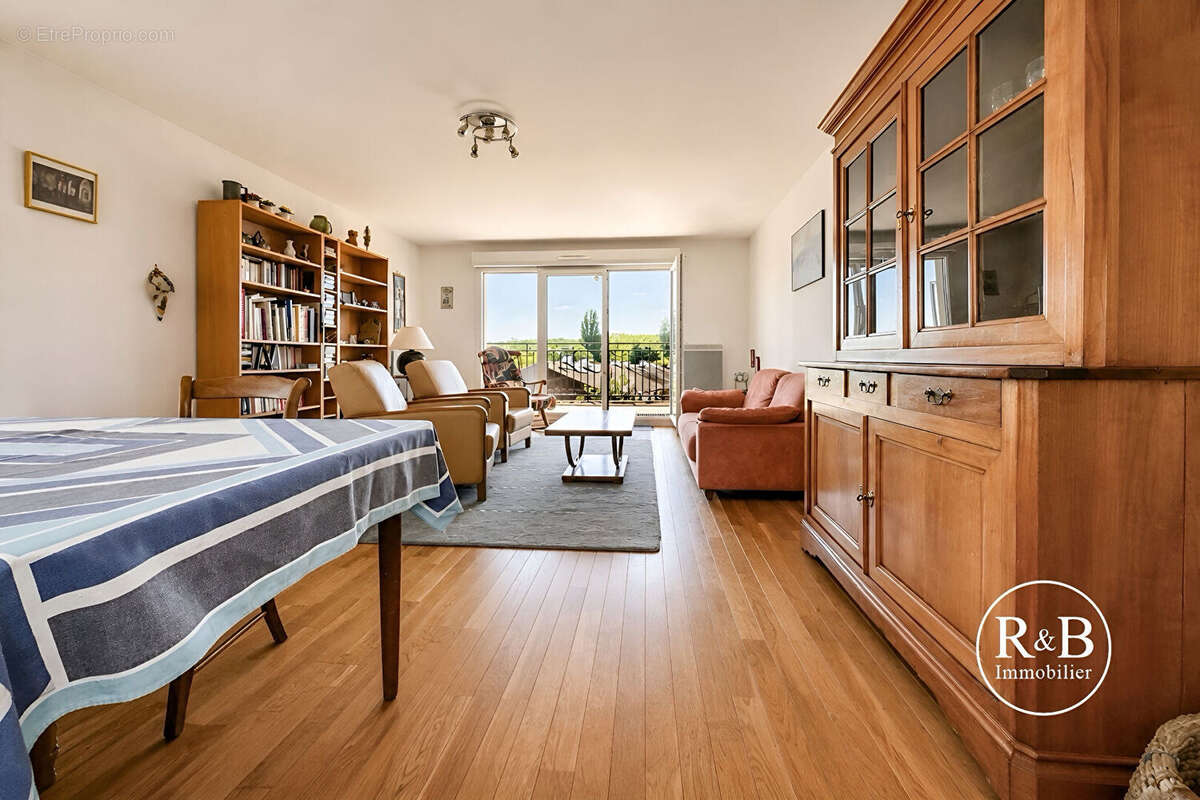 Appartement à LES CLAYES-SOUS-BOIS