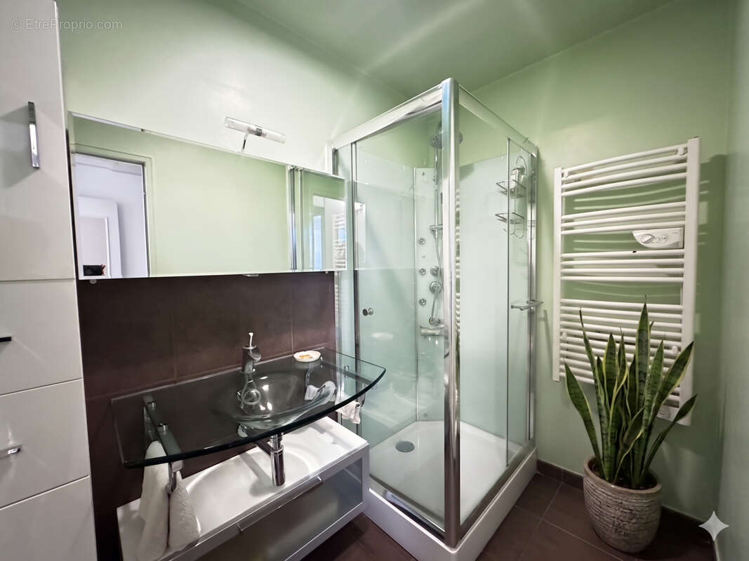 A vendre type 4  94m2 ascenseur terrasse et garage - photo 9