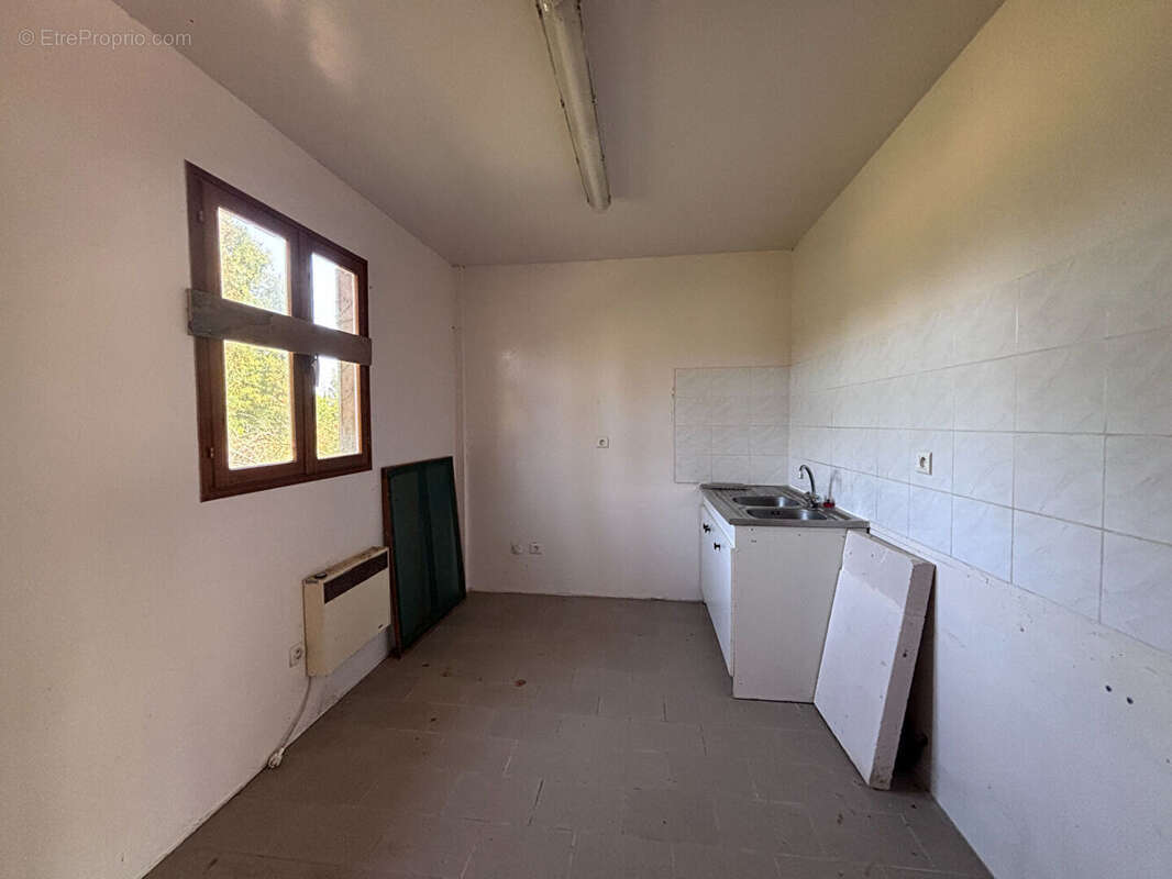 Spacieuse maison de trois chambres avec chalet et grand jardin arboré - photo 15