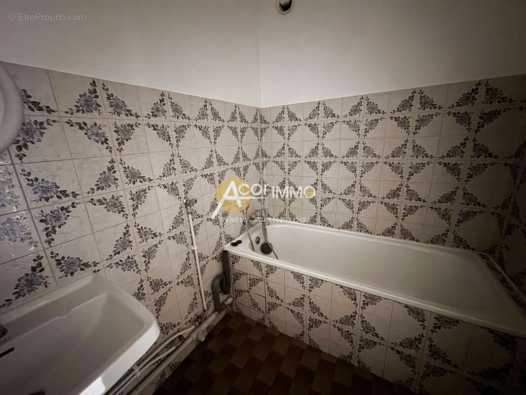 La Seyne Sur Mer, Centre, Appartement T3, 76m2, balcon - photo 7