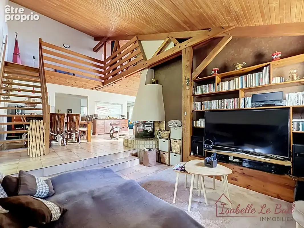 Laille - maison d'architecte  - 235 m² -piscine couverte - parcelle a batir - photo 6