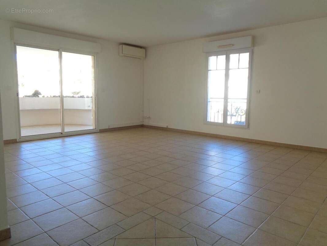   - Appartement à DRAGUIGNAN