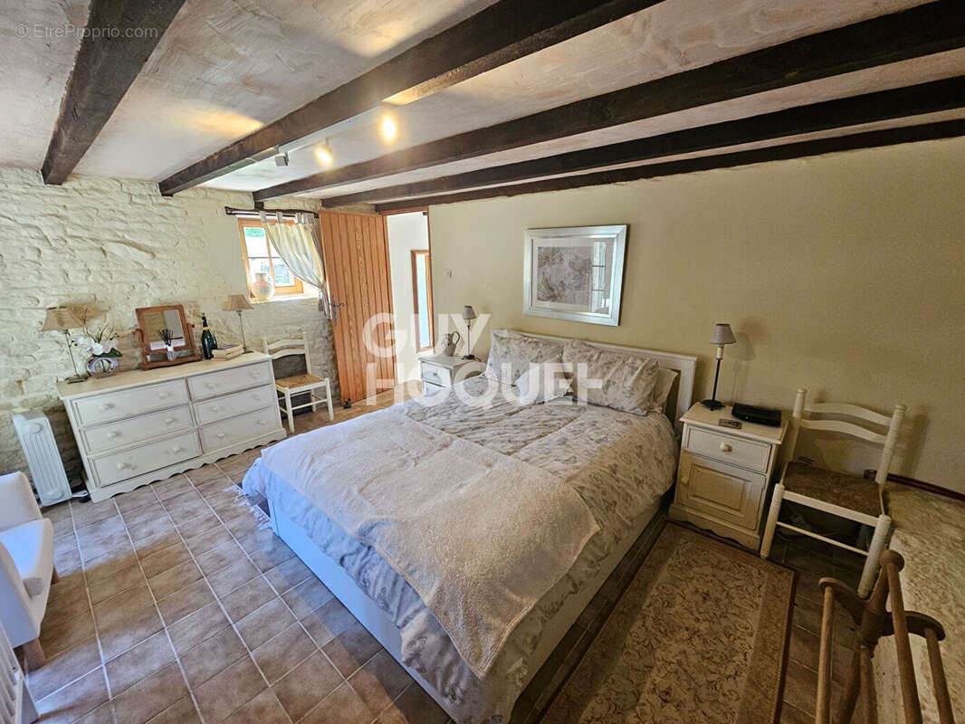 Maison à SAINT-HILAIRE-DES-LOGES