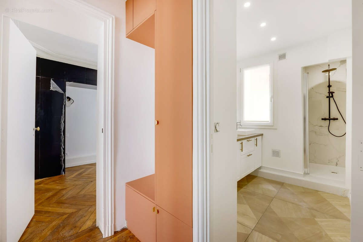 Appartement à PARIS-17E