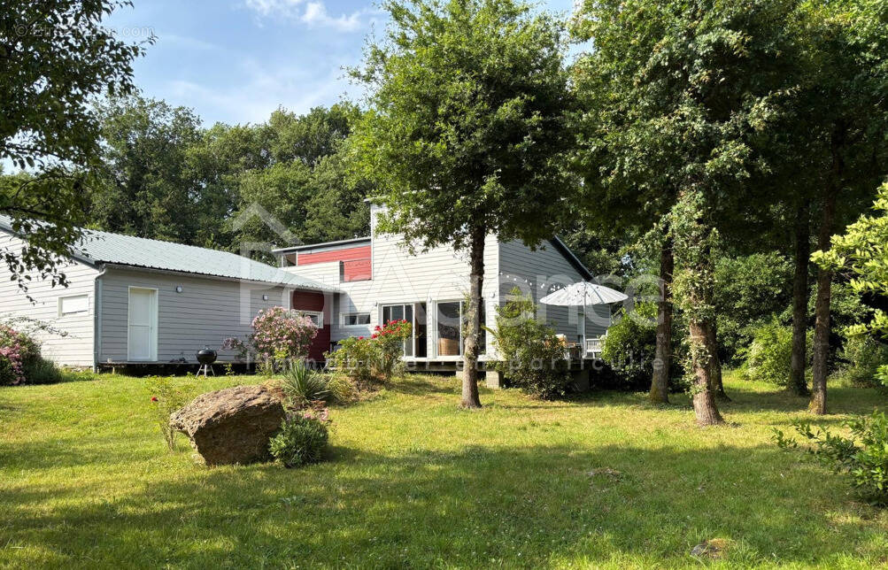 Maison à CHAILLEVETTE