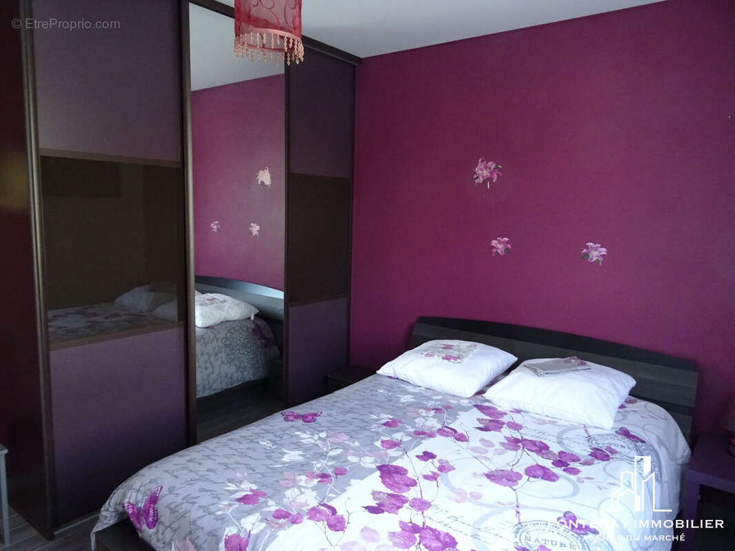 CHAMBRE - Maison à FONTENAY-LE-COMTE