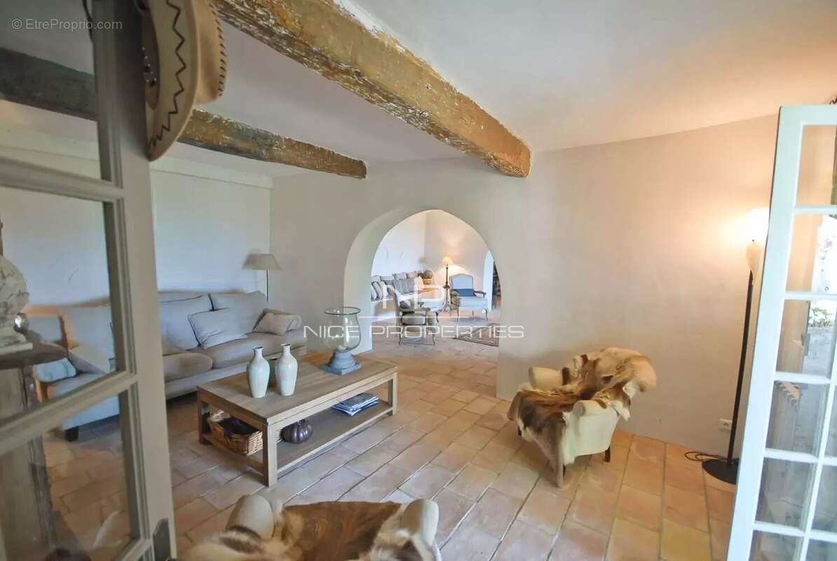 Maison à VALBONNE
