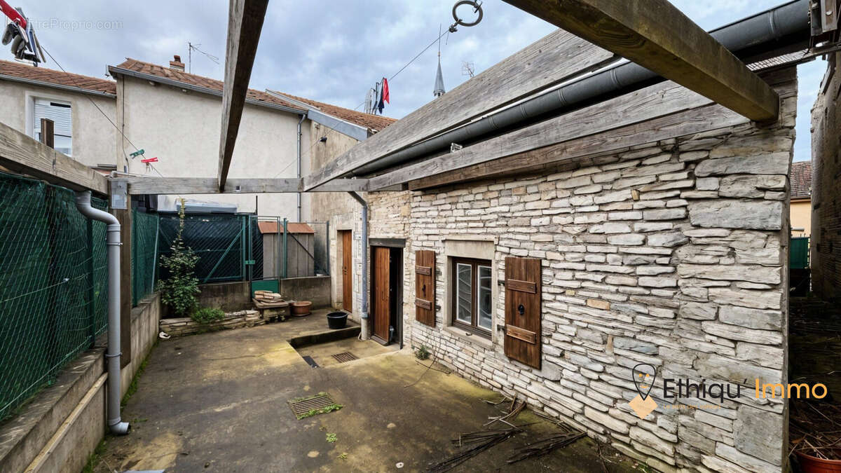 Maison à DONJEUX