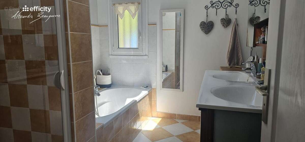 Maison 94 m² à Vouille  - photo 10