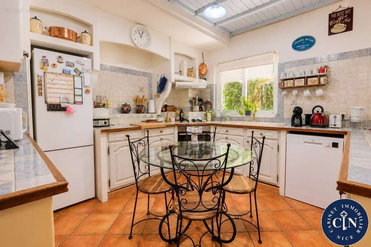 Maison 141 m² à Le Broc  - photo 9