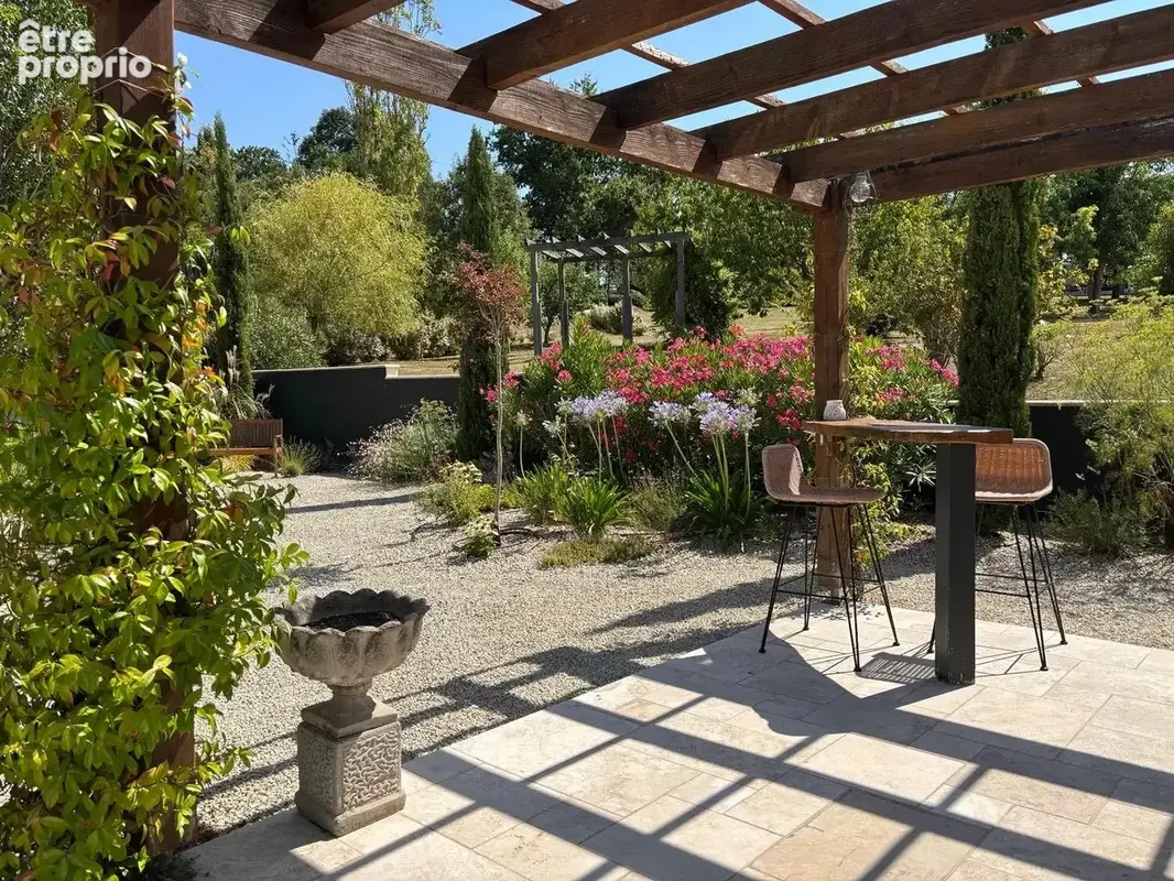 Superbe propriété clé en main avec spectaculaire pièce de vie, piscine et vues panoramiques - photo 17