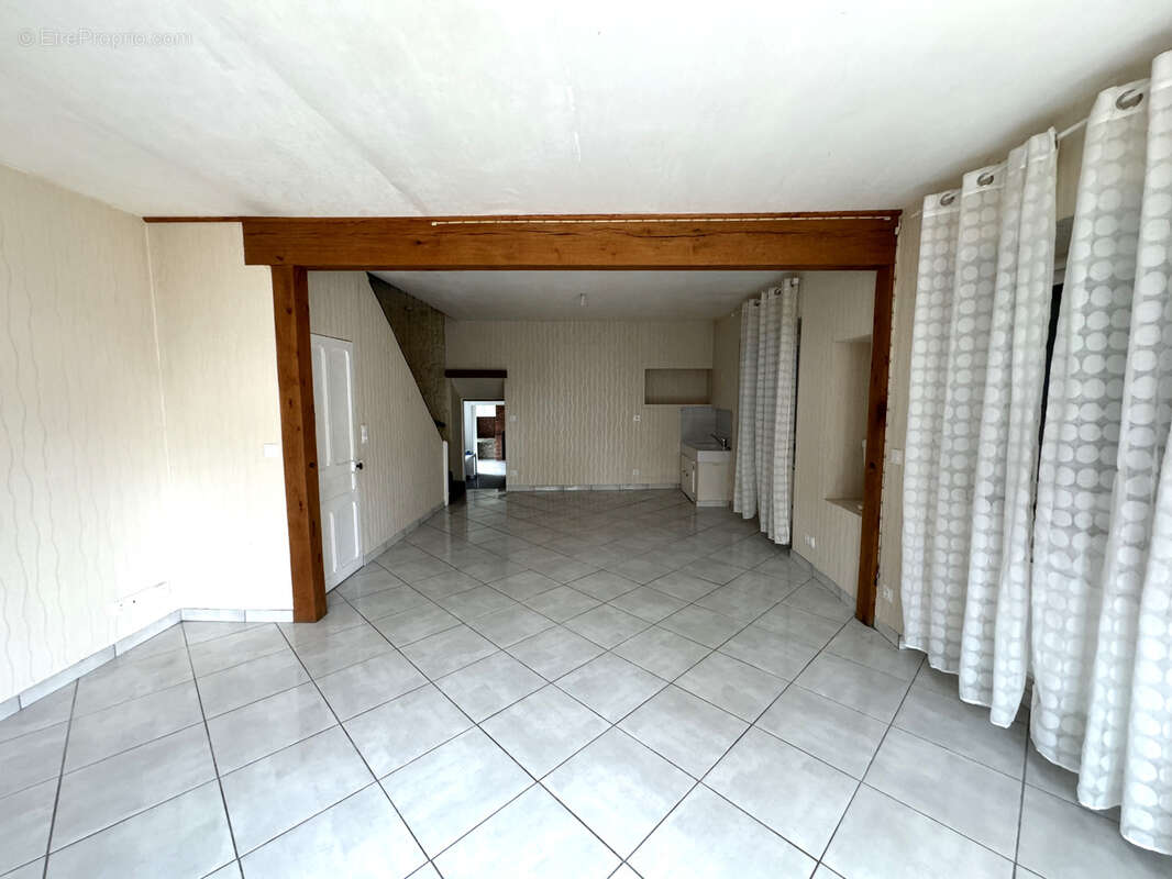 Maison à LONGCHAMP-SUR-AUJON