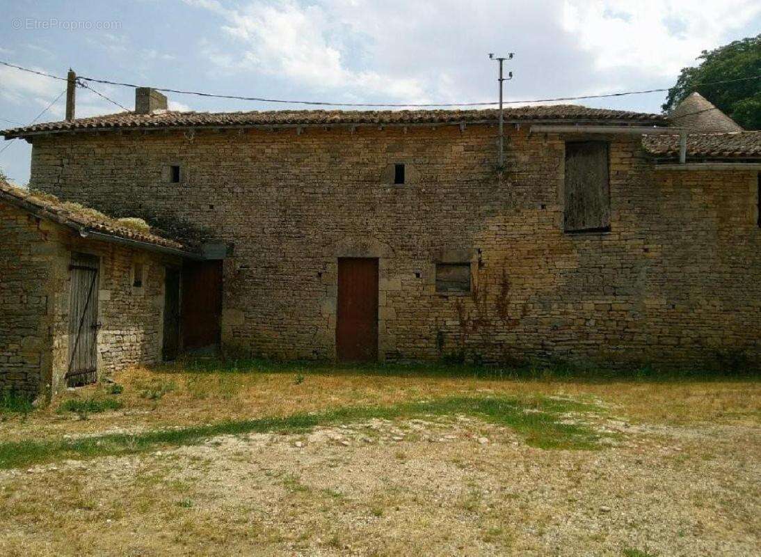 Maison 124 m² à Lezay  - photo 3