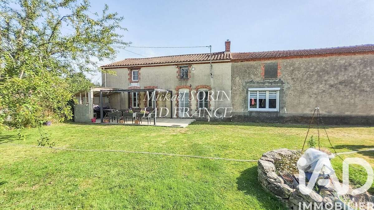 Photo 2 - Maison à LA CHAIZE-LE-VICOMTE