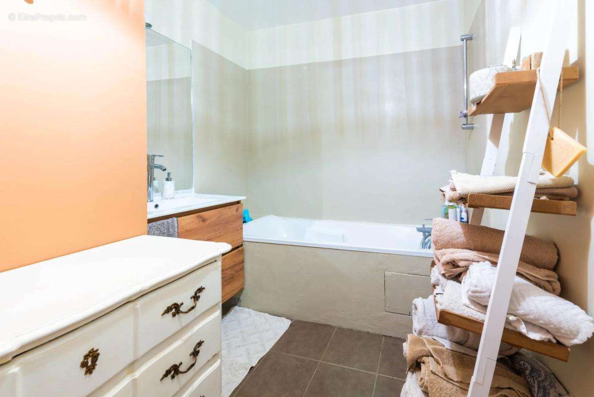 Appartement à FONTENAY-LE-FLEURY