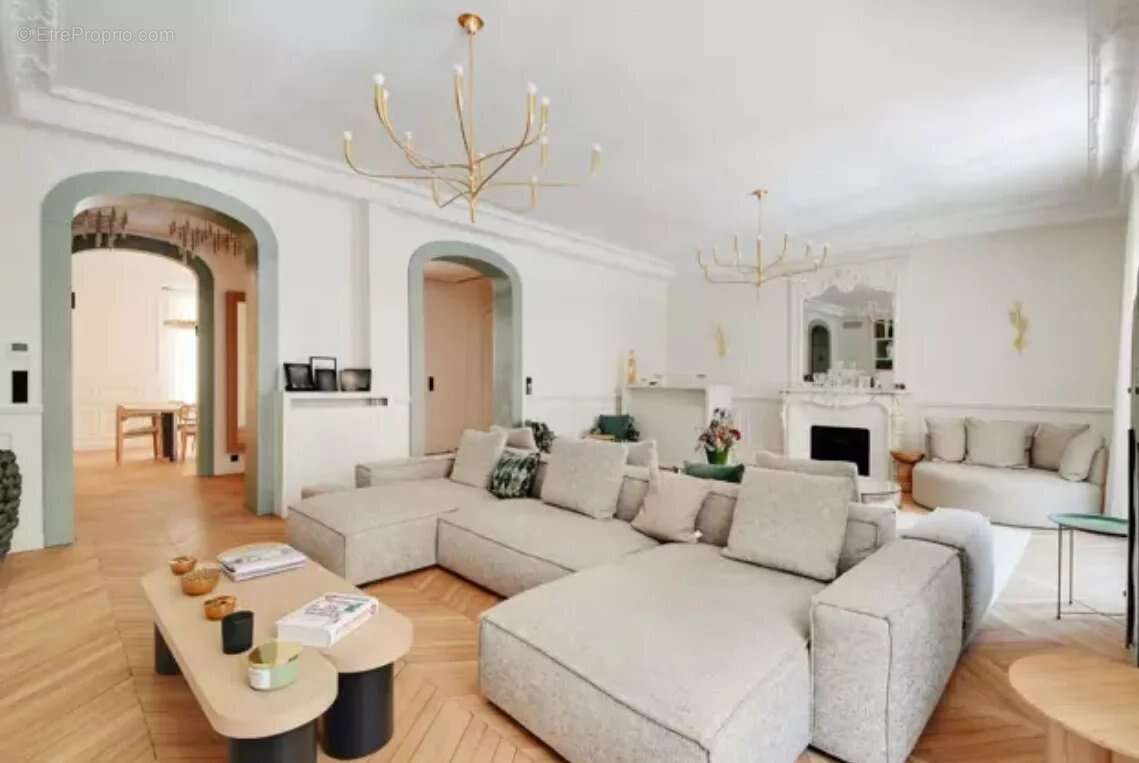 Appartement à PARIS-17E