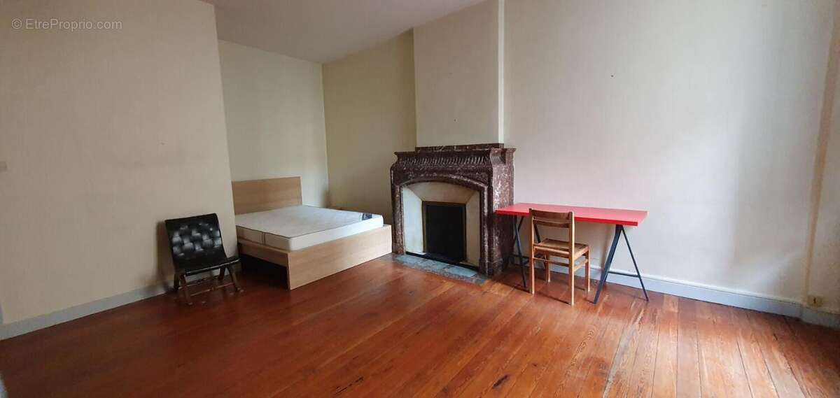 EXCLUSIVITE ! Investissez dans l'histoire ! Un hôtel particulier avec tour classée du XVe siècle, 7 appartements, un local comme - photo 5