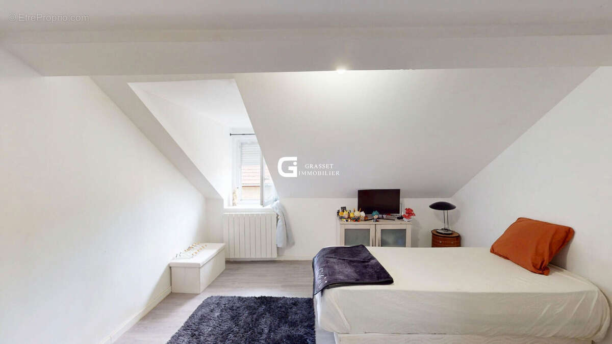Maison Oyonnax 8 pièces 200 m2 - photo 12