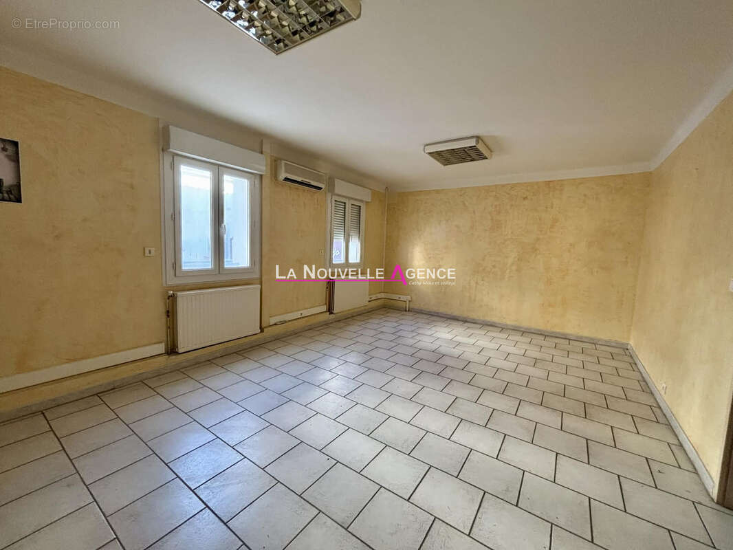 Grand ensemble immobilier au coeur du village - photo 5