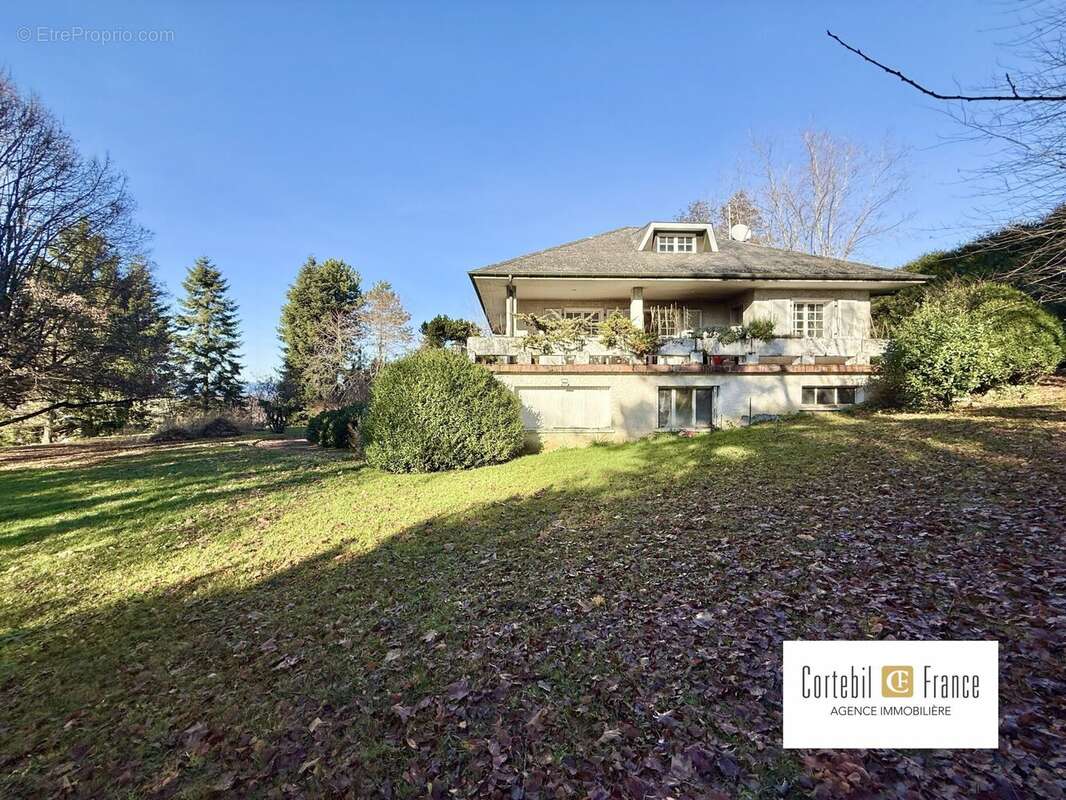 Maison à CRUSEILLES