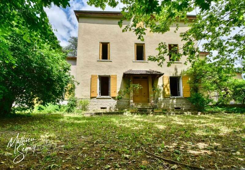 Appartement à GREZIEU-LA-VARENNE