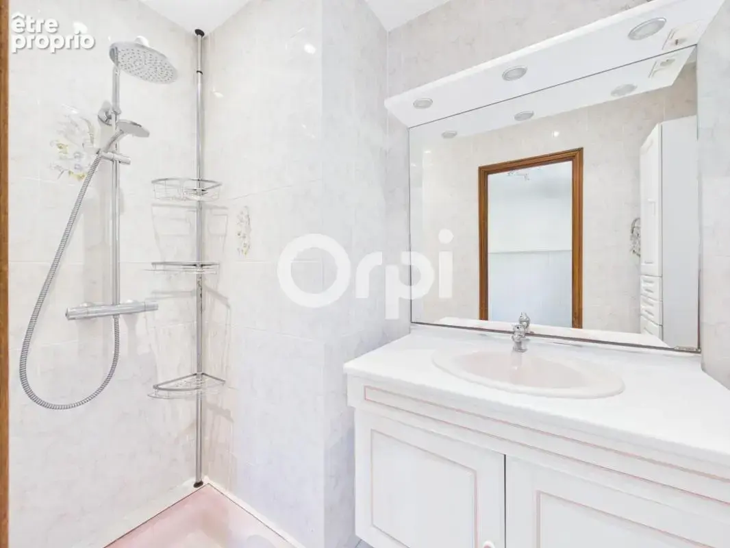 A rafraichir - maison individuelle + dependance + garage + piscine + annexes - photo 14