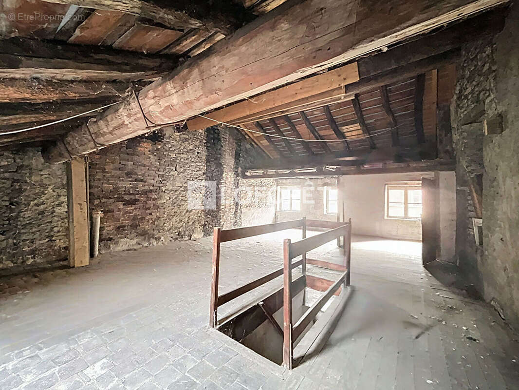 Maison à PONT-DE-VAUX