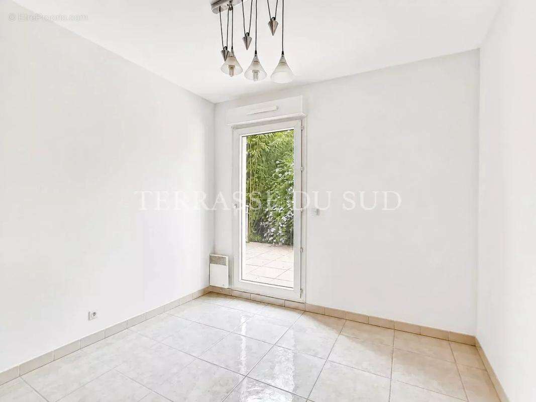Vente Appartement 4 Pièces, 95 m2 avec 390 m2 de Terrasse et Jardin, Garage - Quartier La Plage - Marseille 8 - photo 15