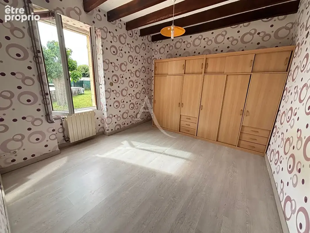 En vente Fourchambault maison ancienne  de plain pied, 5 chambres terrain - photo 3