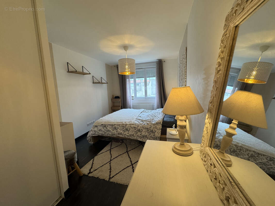 Appartement à SAINT-GENEST-LERPT