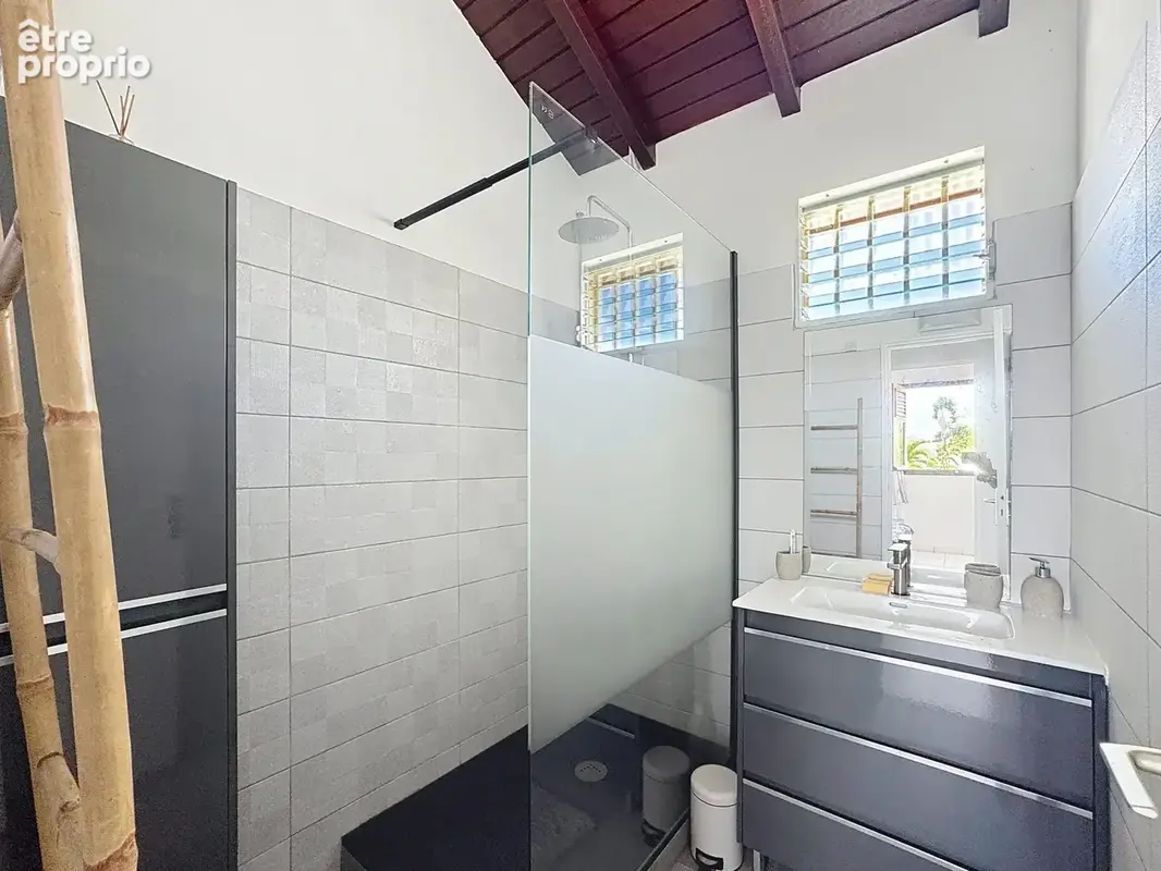 Maison 74 m² à Saint-Francois  - photo 8