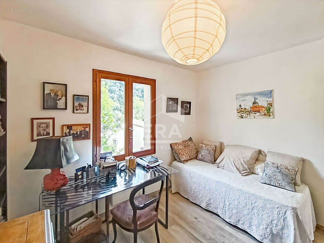 Maison à LA ROQUETTE-SUR-SIAGNE