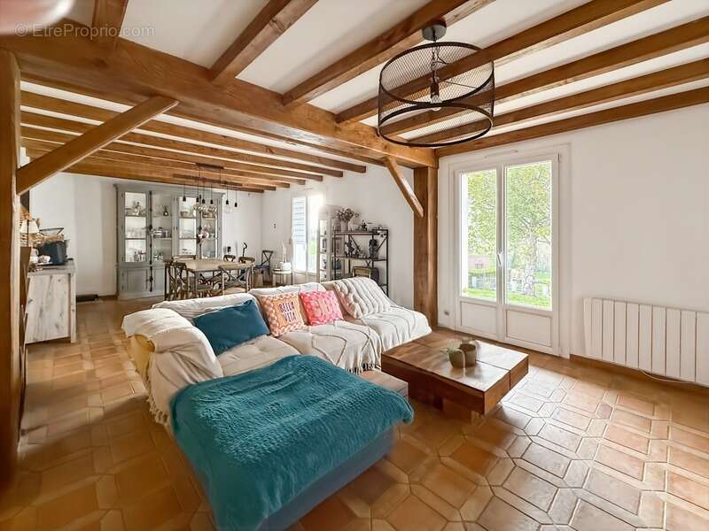 Maison à OYRE