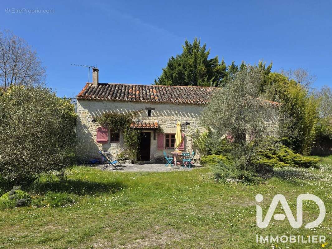 Maison 272 m² à Lalbenque  - photo 2