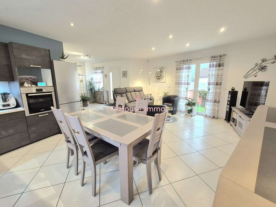 Maison à CHAMPFORGEUIL