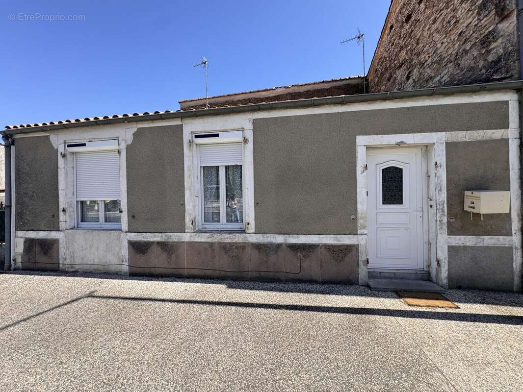 Maison à SAINT-HILAIRE-DE-VILLEFRANCHE