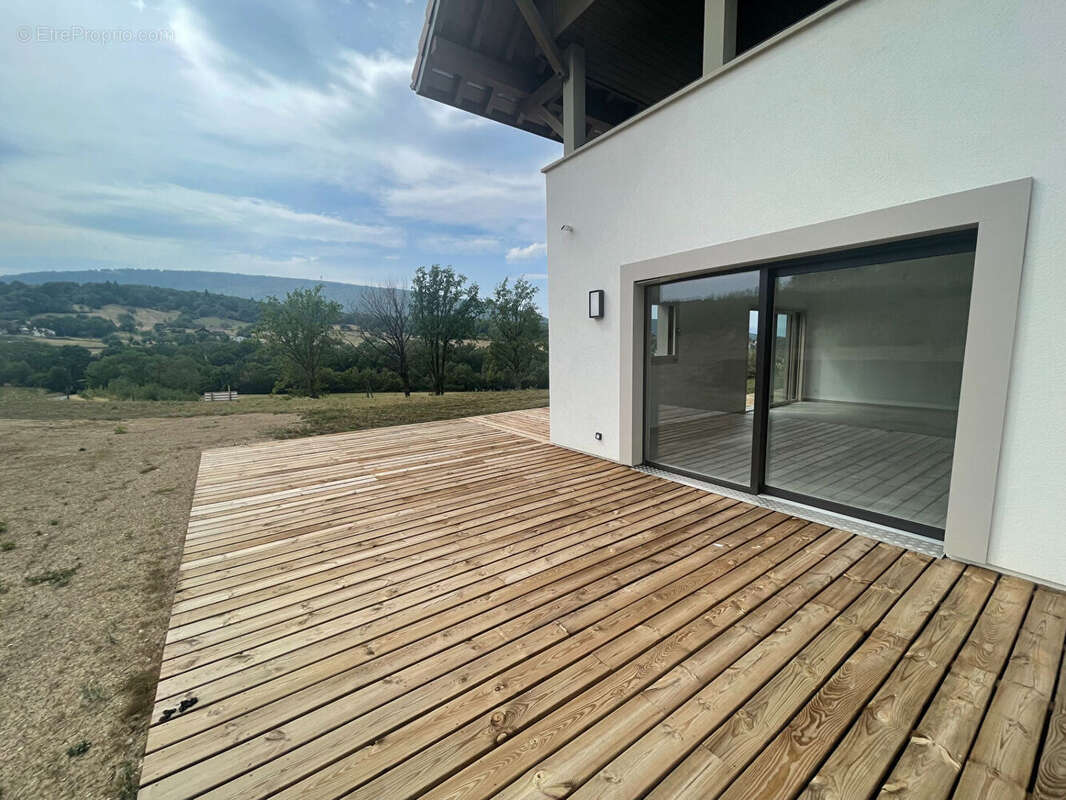 Appartement à REIGNIER