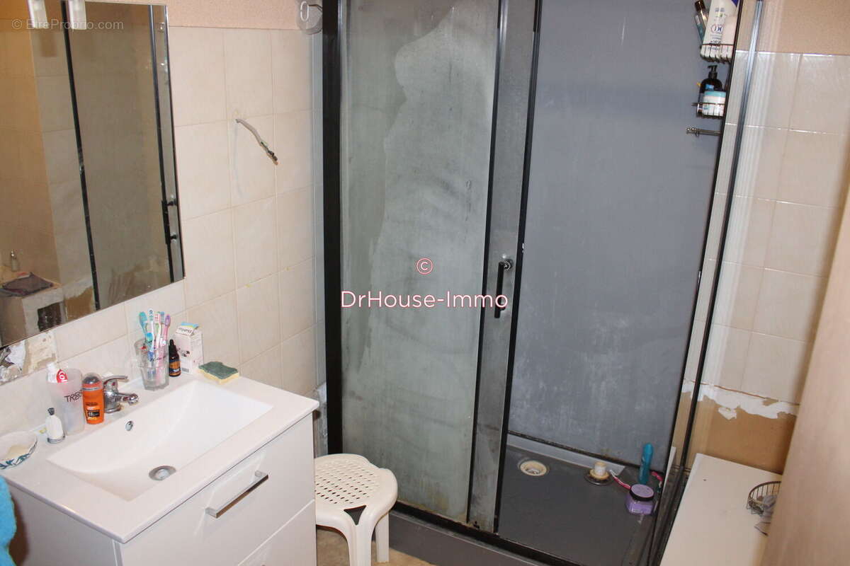 Commerce à ROULLET-SAINT-ESTEPHE