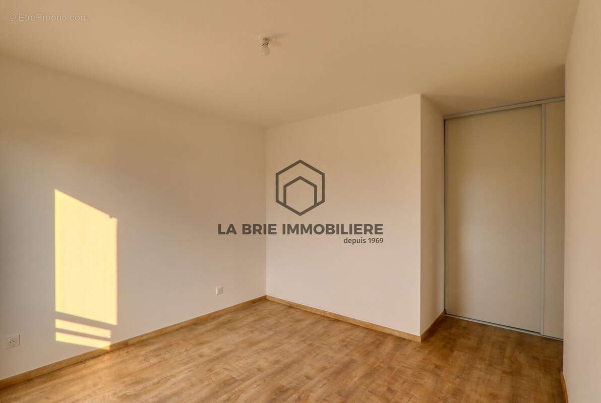 Appartement 61 m² à Mennecy  - photo 6