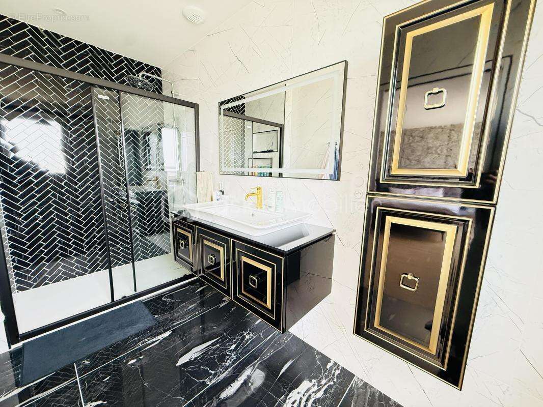 Maison à LA CHAPELLE-DES-FOUGERETZ