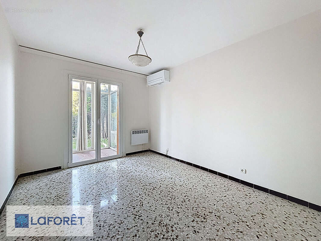 Appartement à SIX-FOURS-LES-PLAGES