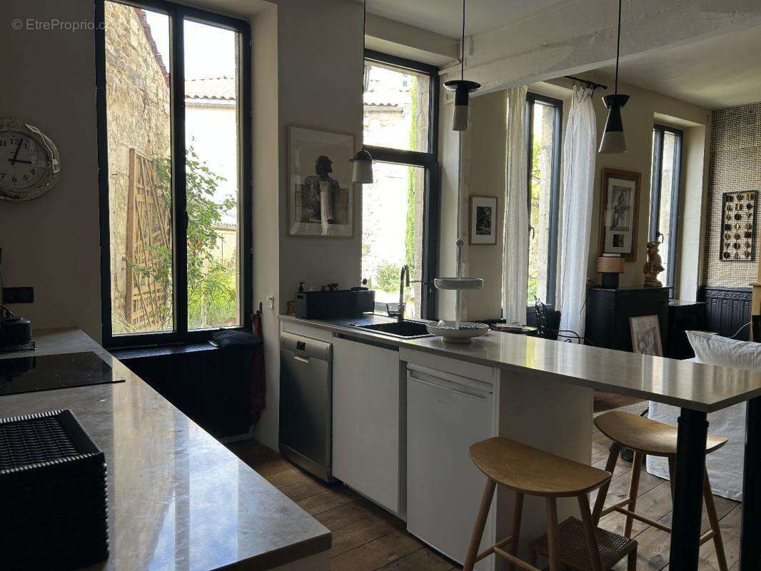 Maison à SAINT-JEAN-D'ANGELY