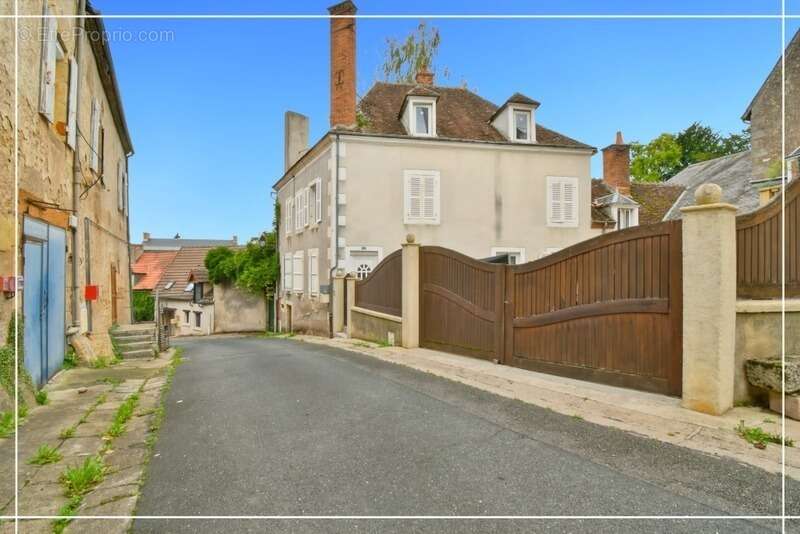 Maison à CHATEAUMEILLANT