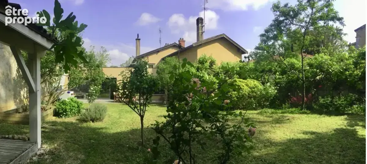 Rare dans la region-    maison familiale avec jardin  +appart loue + grange de 100m2 a reamenager - photo 1