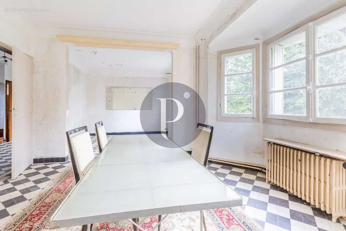 Maison à VERRIERES-LE-BUISSON