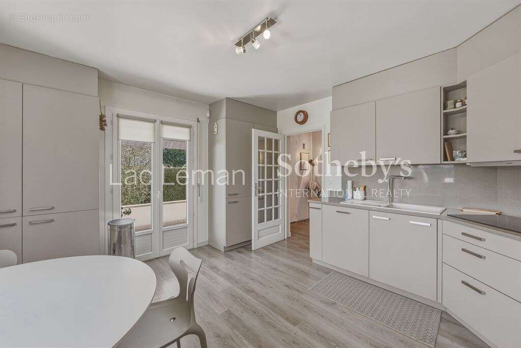 Maison à CHENS-SUR-LEMAN